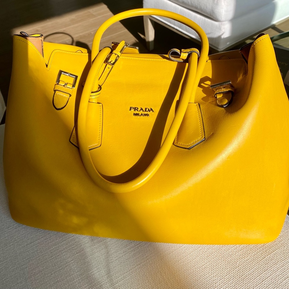 Prada travel bag. Perfect condition. Yellow - Picture 3 of 10
